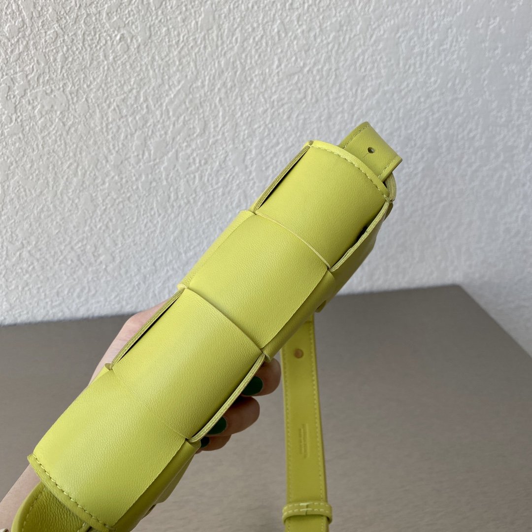 B0tt*ga Ven*ta Belt Cassette Acid Kiwi, For Women, Women’s Bags 7in/18cm 668572VMAY17301