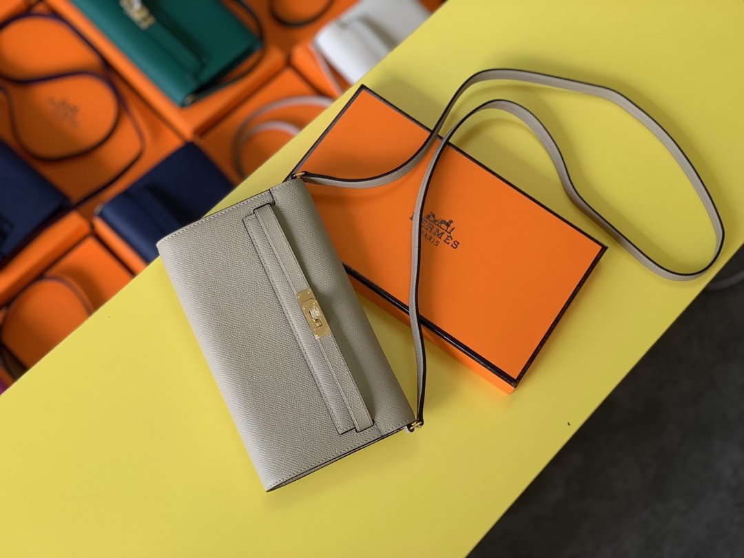 H**me5 Kelly Classique To Go Wallet 21cm/8.3in Gold Toned Hardware For Women Cream