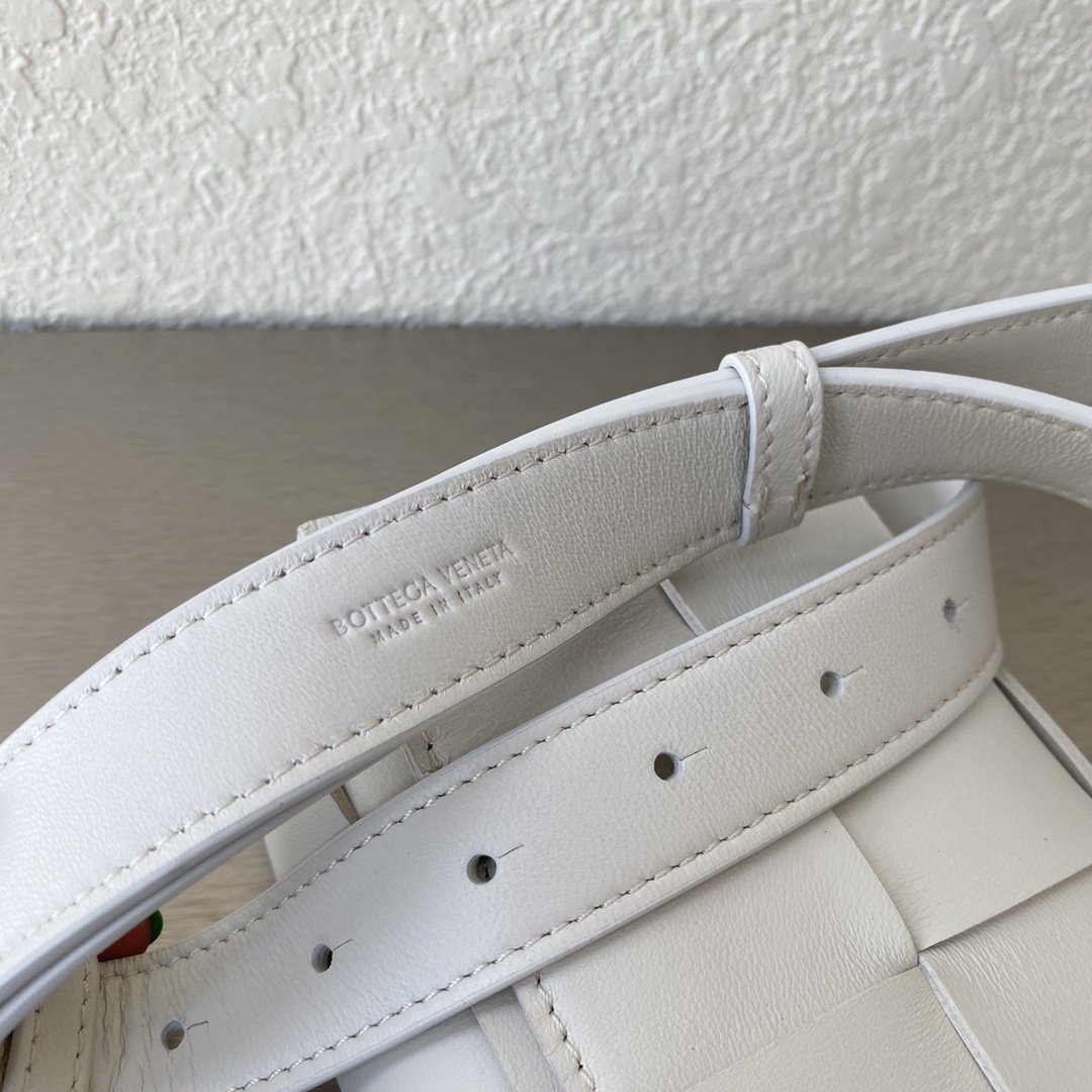 B0tt*ga Ven*ta Belt Cassette White, For Women, Women’s Bags 7in/18cm 668572VMAY19009