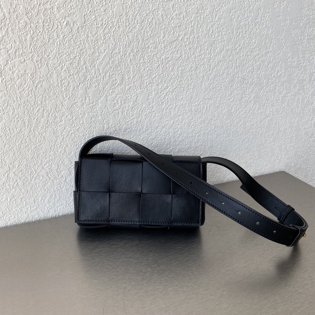 B0tt*ga Ven*ta Belt Cassette Black, For Women, Women’s Bags 7in/18cm 668572VMAY18425