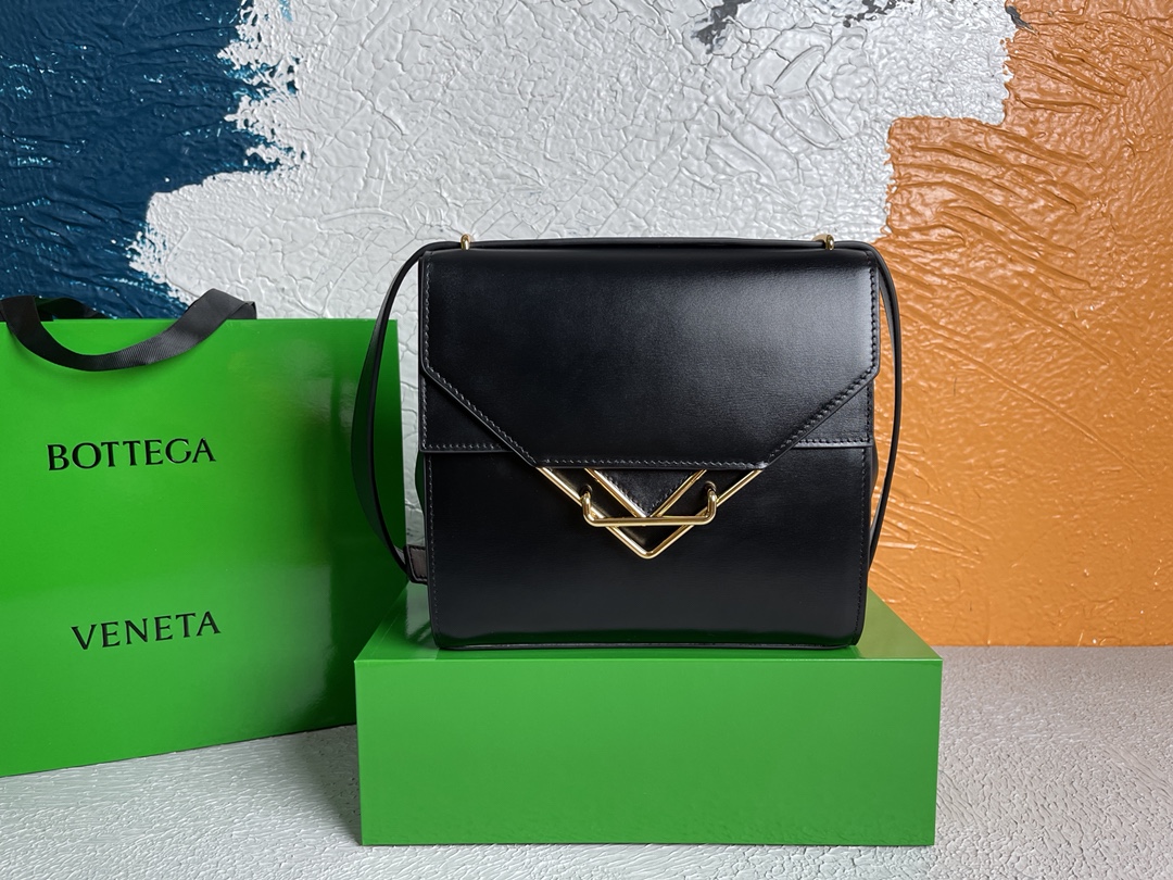 B0tt*ga Ven*ta Clip Bag Black, For Women, Women’s Bags 9in/23cm