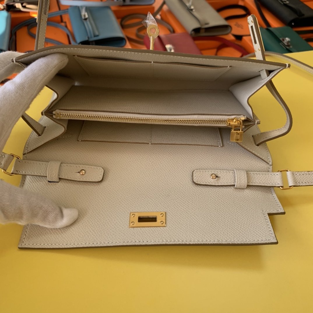 H**me5 Kelly Classique To Go Wallet  21cm/8.3in Gold Toned Hardware For Women Cream