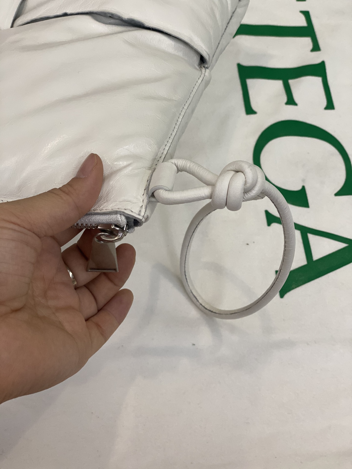 B0tt*ga Ven*ta Clutch White, For Women, Women’s Bags 11in/28cm