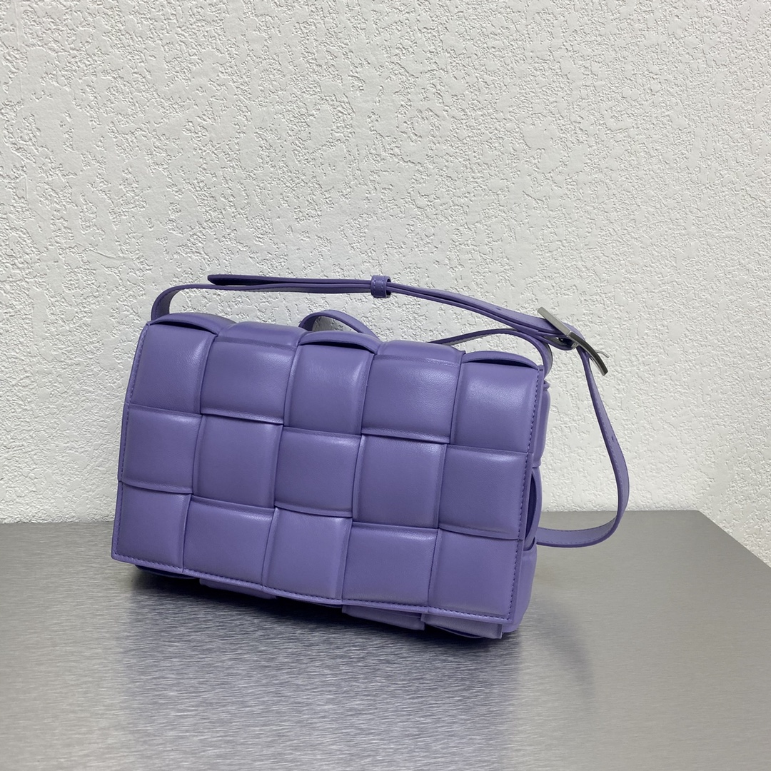 B0tt*ga Ven*ta Padded Cassette Violet, For Women, Women’s Bags 10.2in/26cm