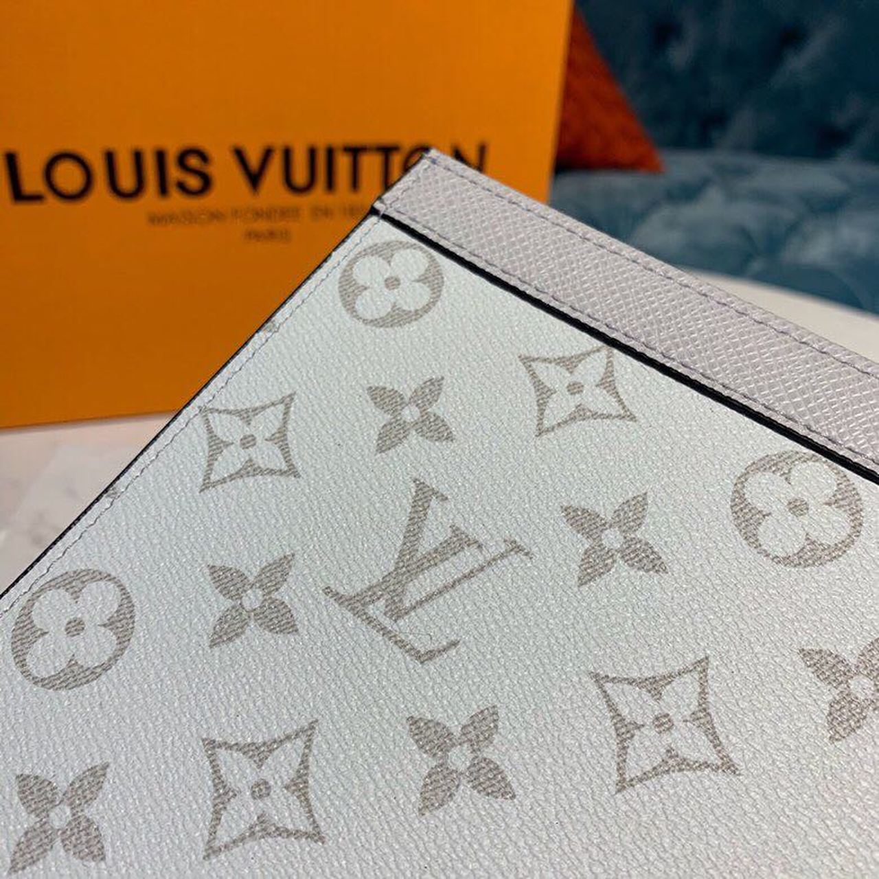 L0vis Vvtt0n Pochette Voyage MM Monogram Eclipse Canvas Silver For Men, Men’s Bags, Travel Bags 10.6in/27cm LV