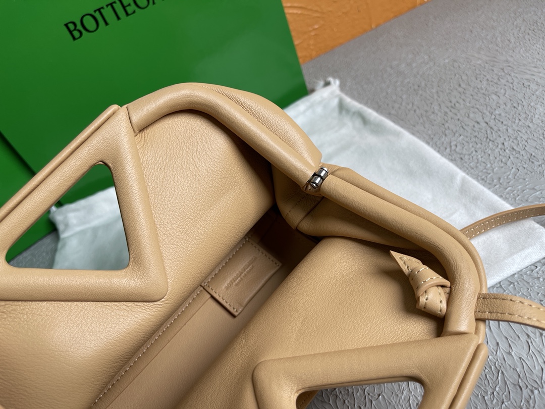 B0tt*ga Ven*ta Point Brown, For Women, Women’s Bags 8.6in/22cm