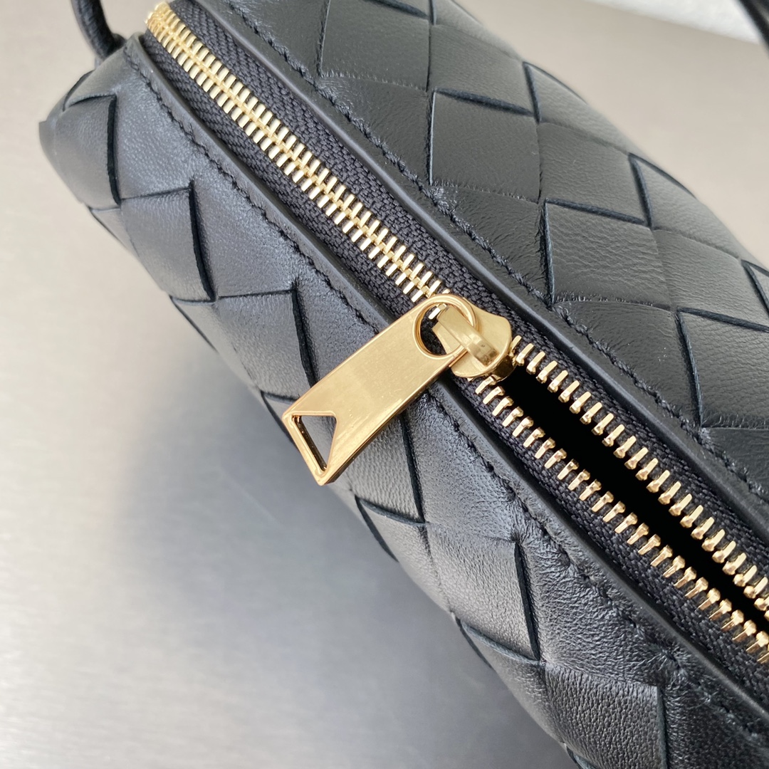 B0tt*ga Ven*ta Mini Loop Camera Bag Black, For Women, Women’s Bags 6.7in/17cm 680254V1G118425