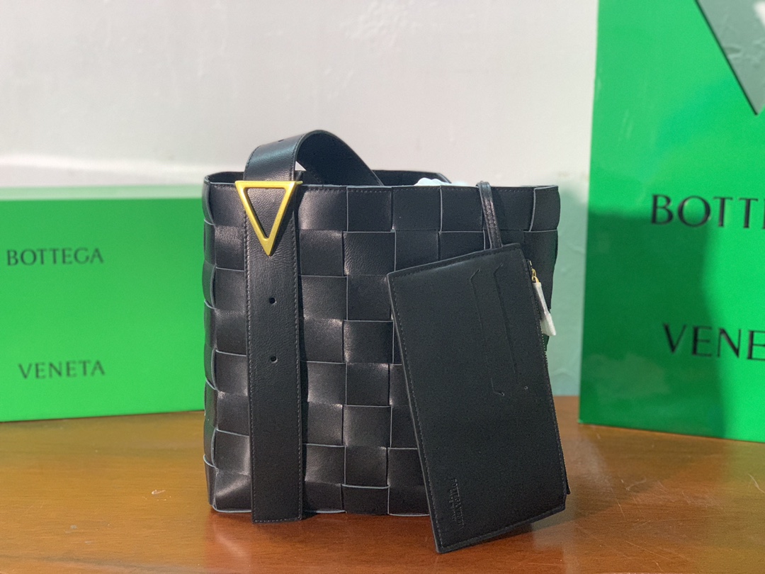 B0tt*ga Ven*ta Shoulder Bag Nappa Black, For Women, Women’s Bags 12.9in/33cm