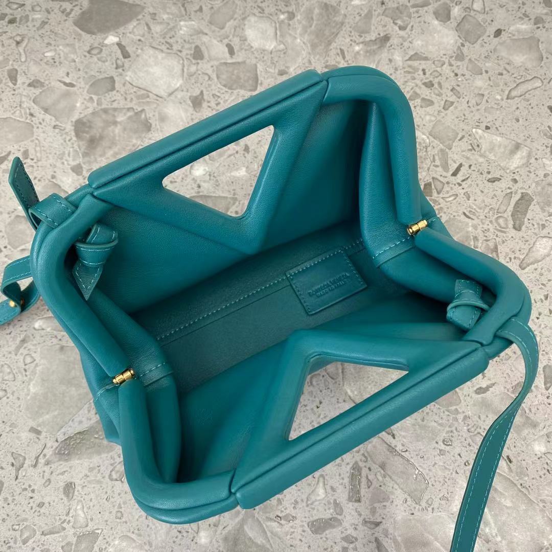 B0tt*ga Ven*ta Point Blue, For Women, Women’s Bags 8.6in/22cm 658476VCP403118