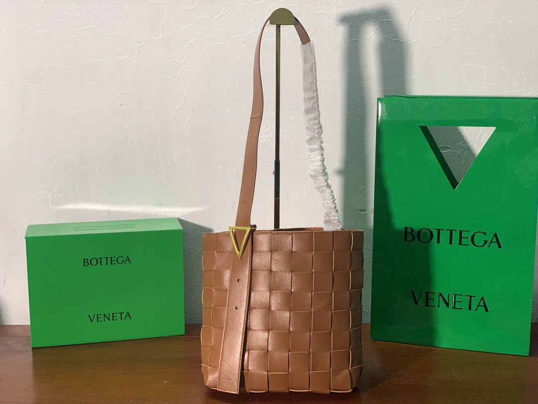 B0tt*ga Ven*ta Shoulder Bag Nappa Brown, For Women, Women’s Bags 12.9in/33cm