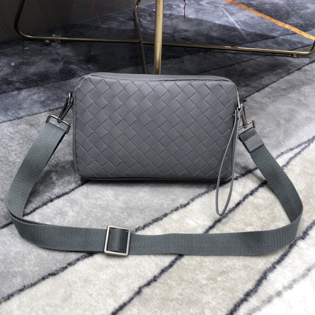 B0tt*ga Ven*ta Classic Intrecciato Gray, For Women, Women’s Bags 9.6in/24.5cm