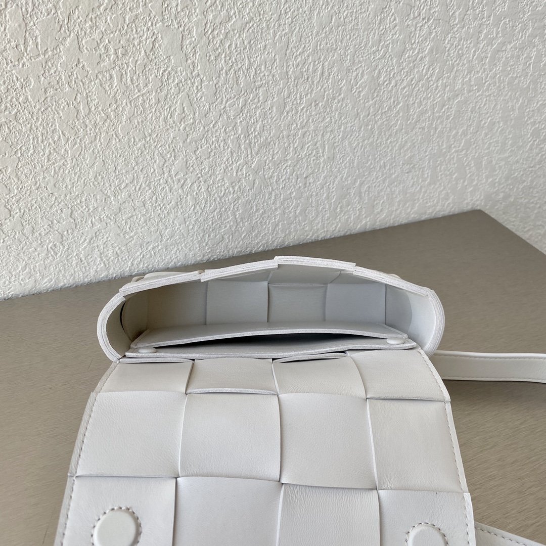 B0tt*ga Ven*ta Belt Cassette White, For Women, Women’s Bags 7in/18cm 668572VMAY19009