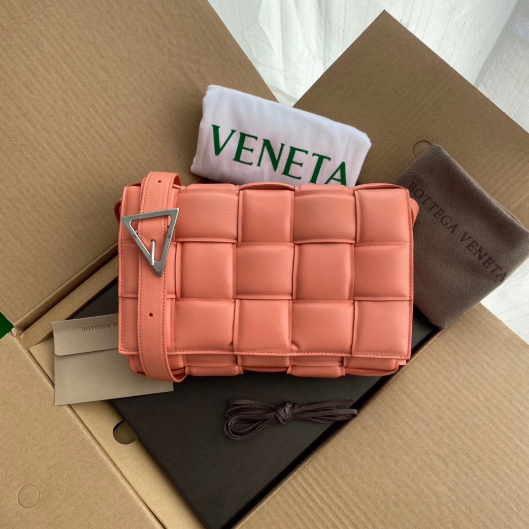 B0tt*ga Ven*ta Padded Cassette Pink, For Women, Women’s Bags 10.2in/26cm