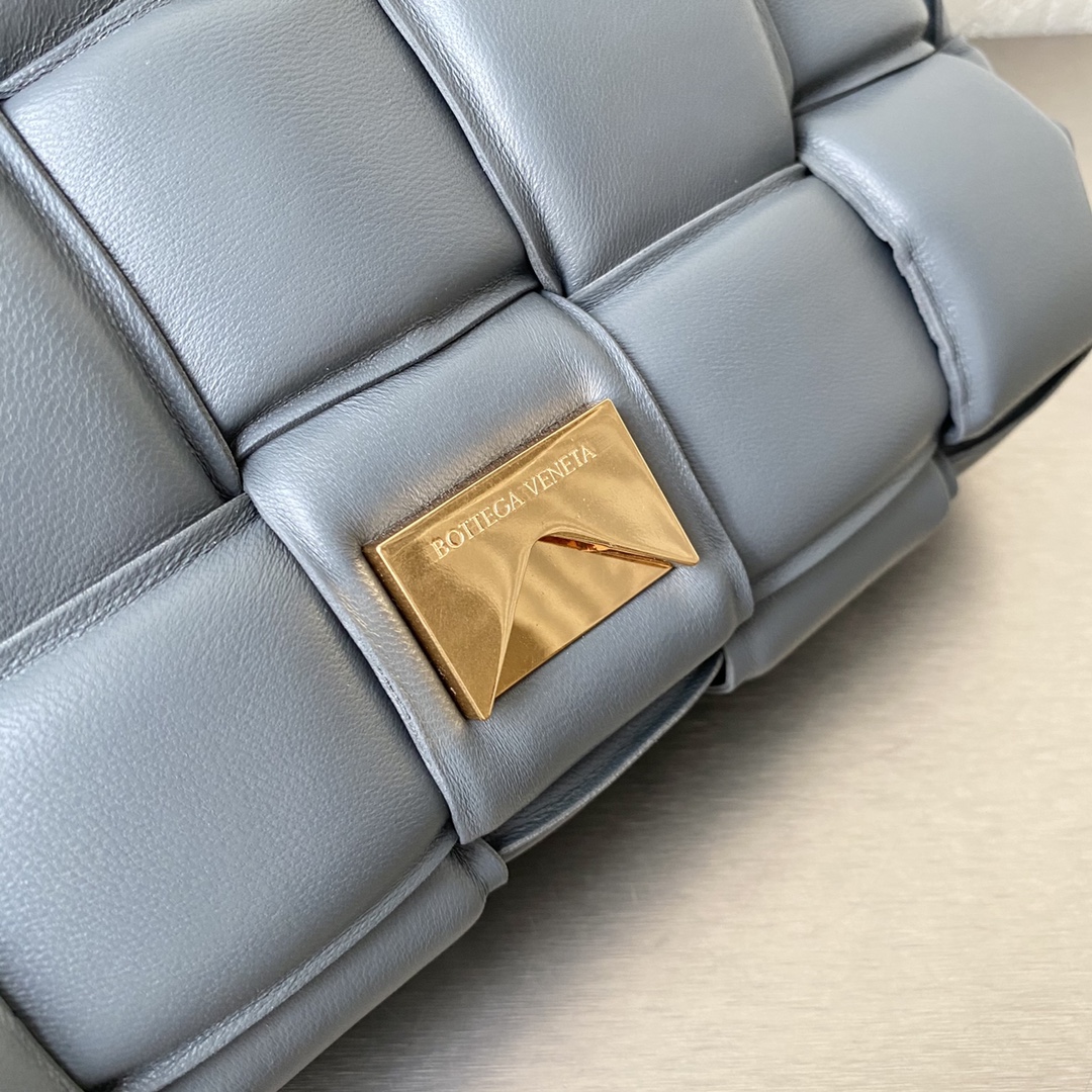 B0tt*ga Ven*ta Padded Cassette Gray, For Women, Women’s Bags 10.2in/26cm 591970VCQR11233