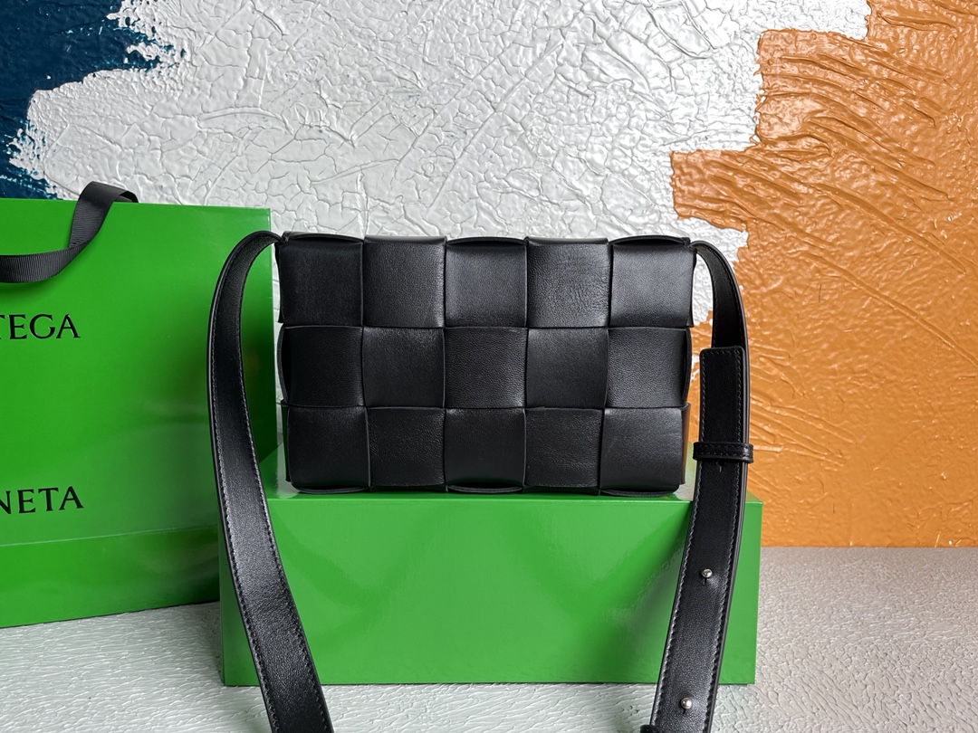 [True-to-ORIGINAL] B0tt*ga Ven*ta Cassette Black For Women 9.1in/23cm 578004VMAY11229