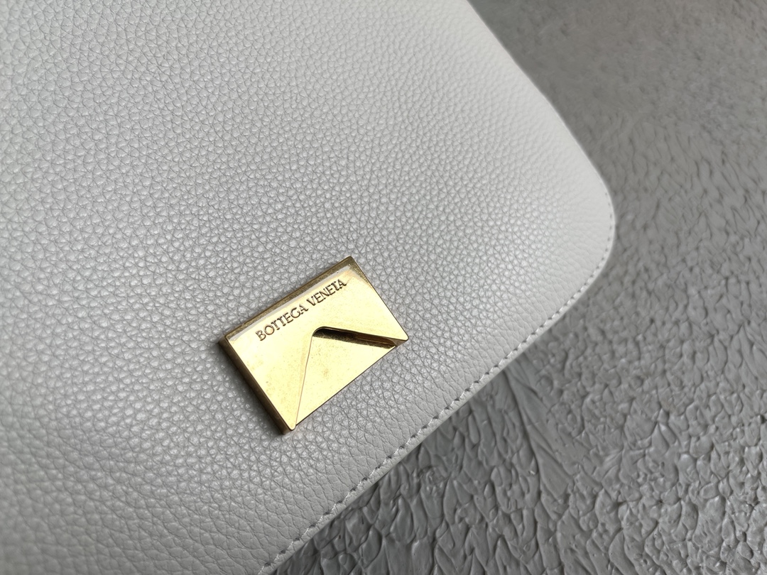 B0tt*ga Ven*ta Mount White, For Women, Women’s Bags 8.3in/21cm 667399V12M09009