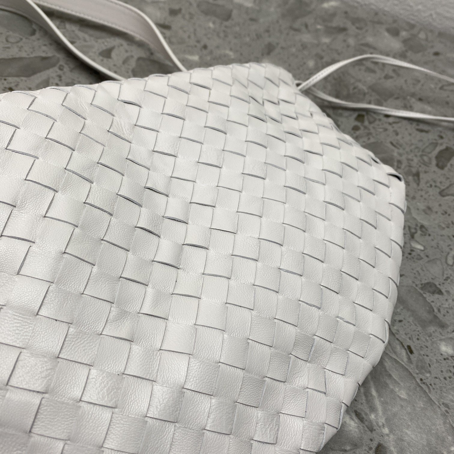 B0tt*ga Ven*ta Shoulder Bag White, For Women, Women’s Bags 10.2in/26cm 651811V08Z19143