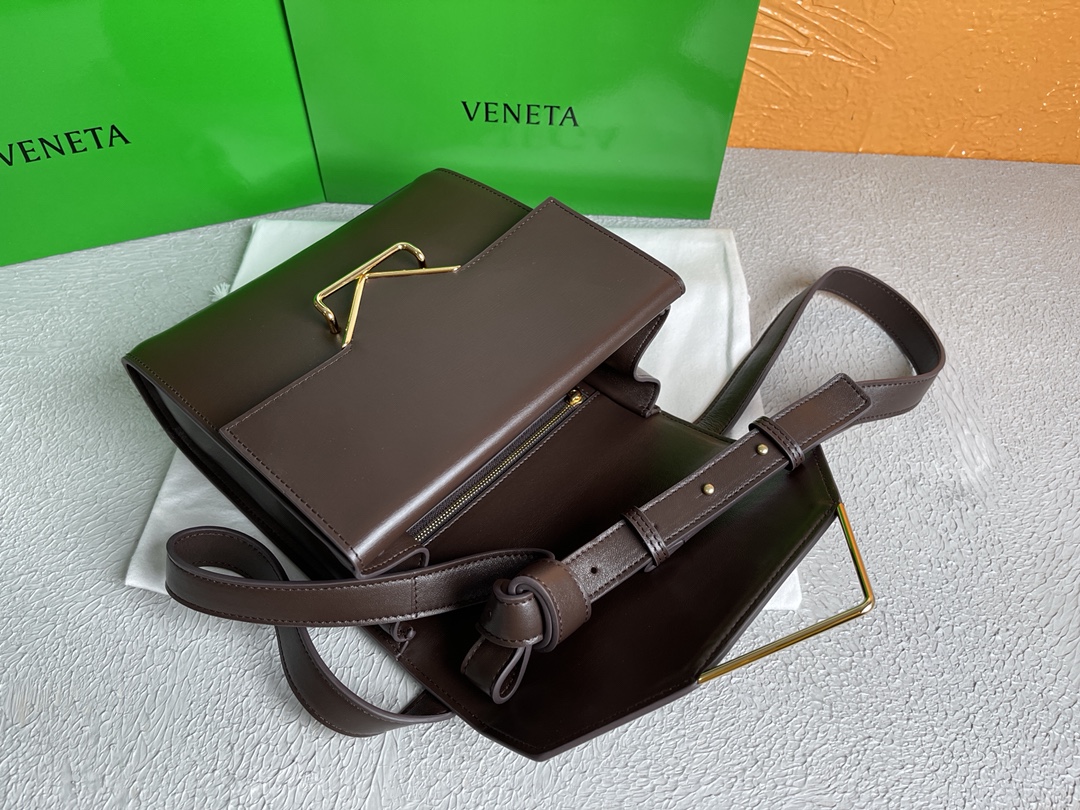 B0tt*ga Ven*ta Clip Bag Brown, For Women, Women’s Bags 9in/23cm