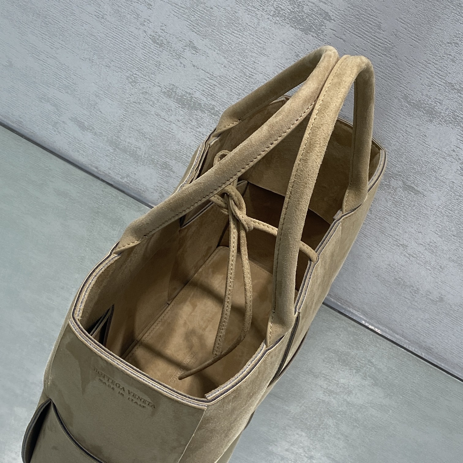 B0tt*ga Ven*ta Small Arco Tote Bag Brown, For Women, Women’s Bags 14.2in/36cm