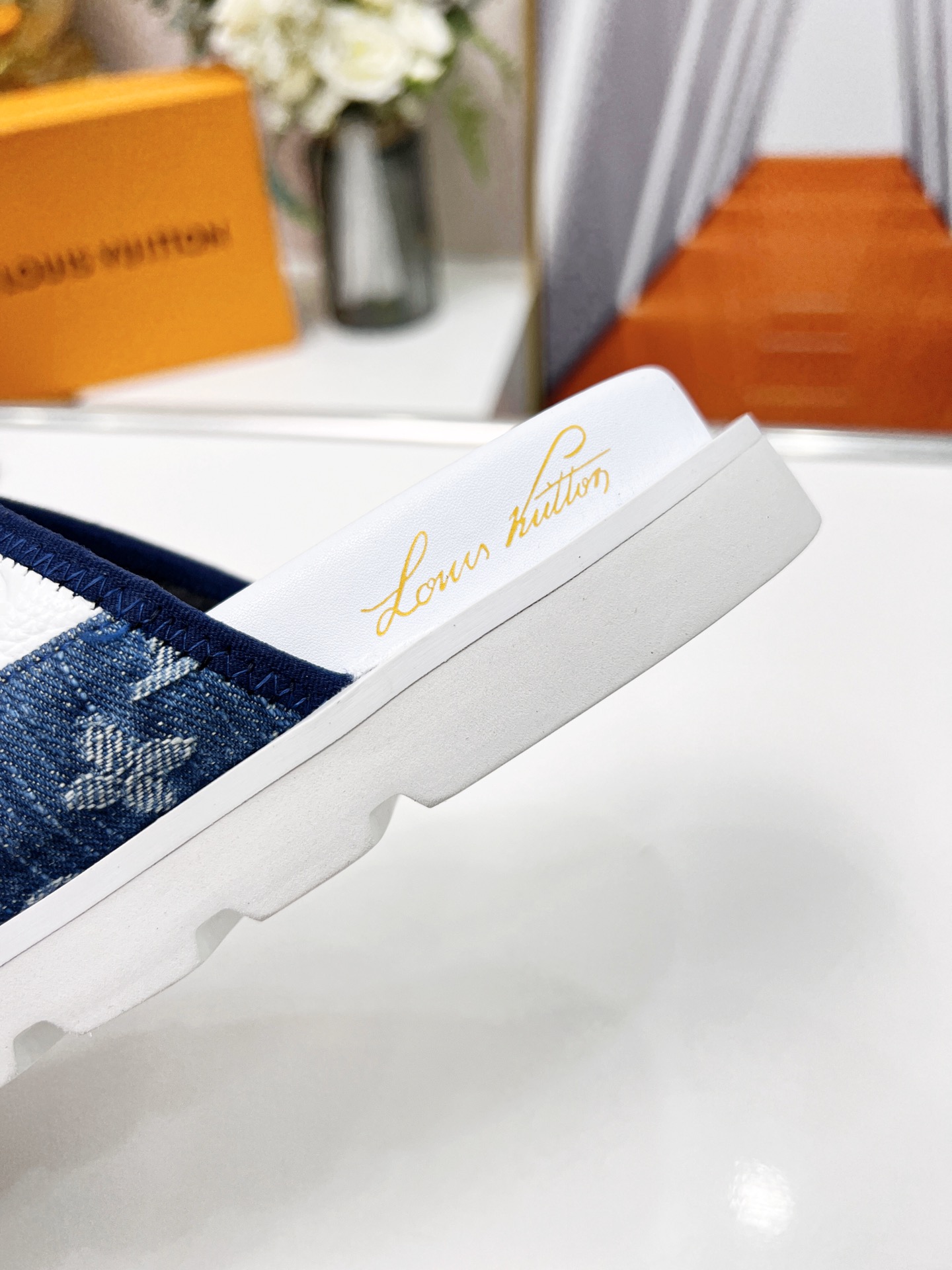 L0vis Vvtt0n Women’s Pool Pillow Comfort Mule Blue For Women LV