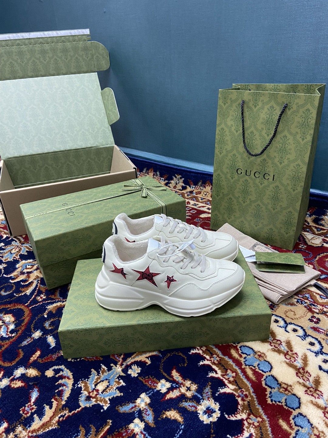 Gvc*1 Rhyton Sneaker With Red Stars White Ivory For Men 664961 2SHC0 9560