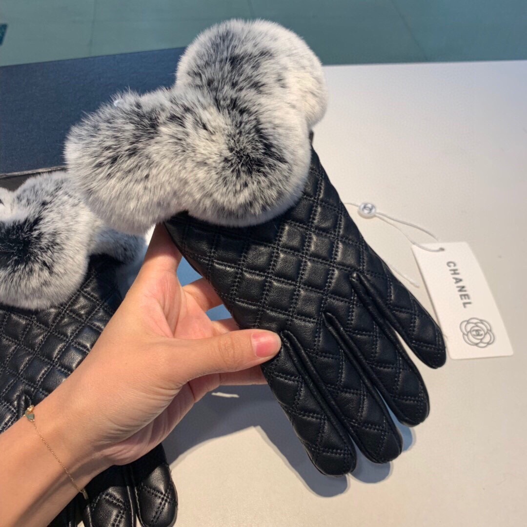 Ch**el Gloves In Black