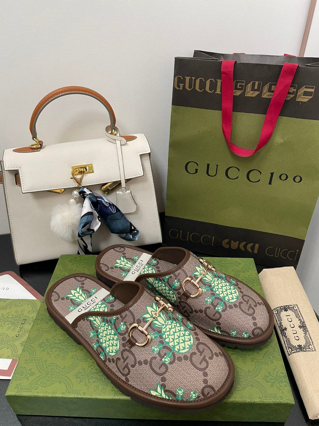 Gvc*1 Men’s GG Slipper With Horsebit Brown in Pineapple Print For Men GG Shoes ‎694249