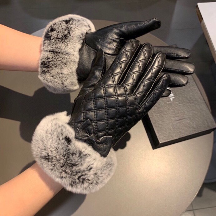 Ch**el Gloves In Black