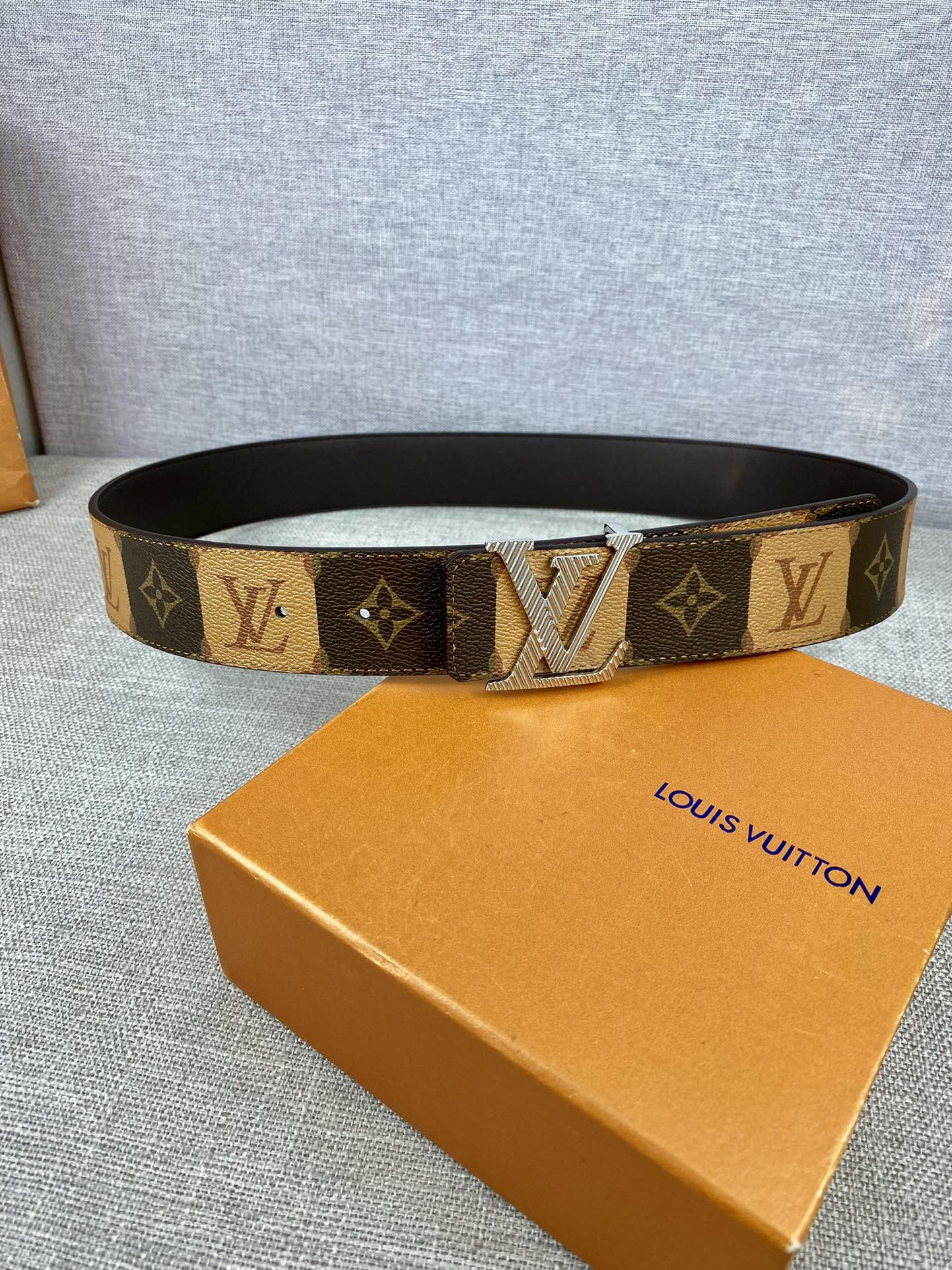 L0vis Vvtt0n Iconic Reversible LV Belt Brown