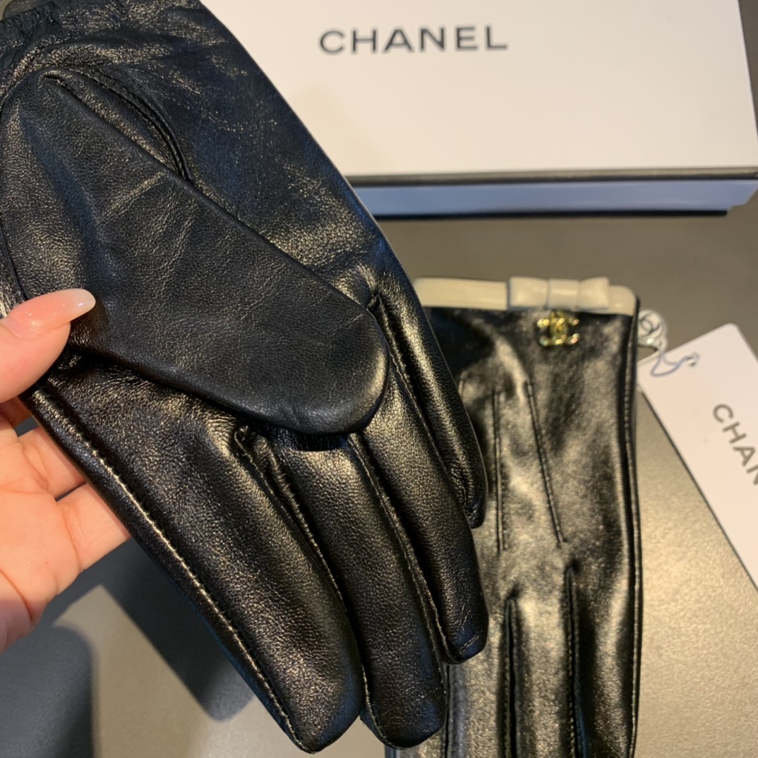 Ch**el Gloves In Black