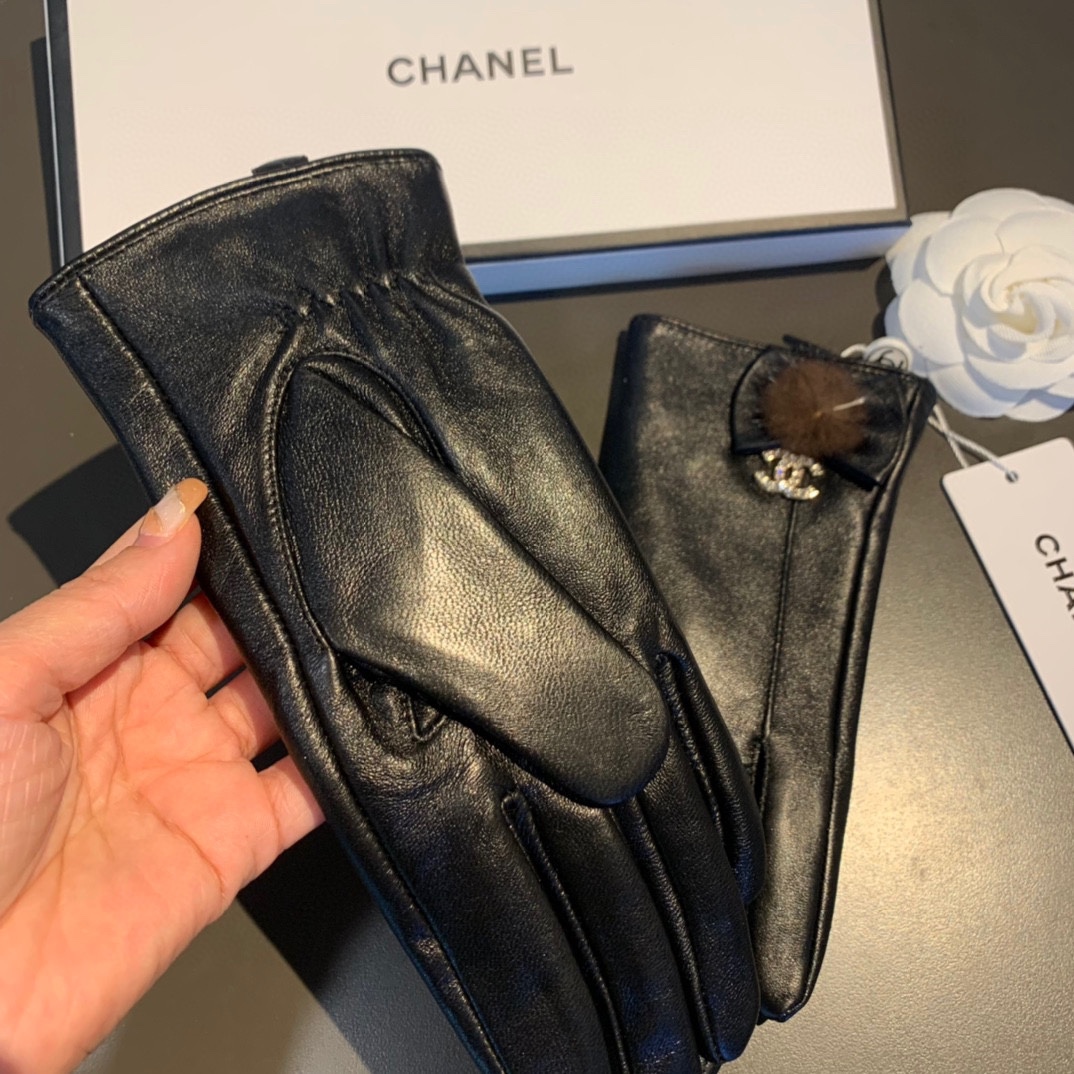 Ch**el Gloves In Black