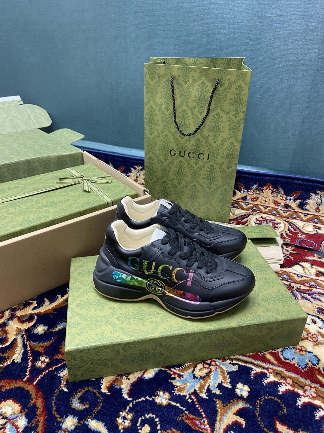 Gvc*1 Men’s Rhyton Sneakers With Iridescent Logo Black For Men 552851 DRW00 1000