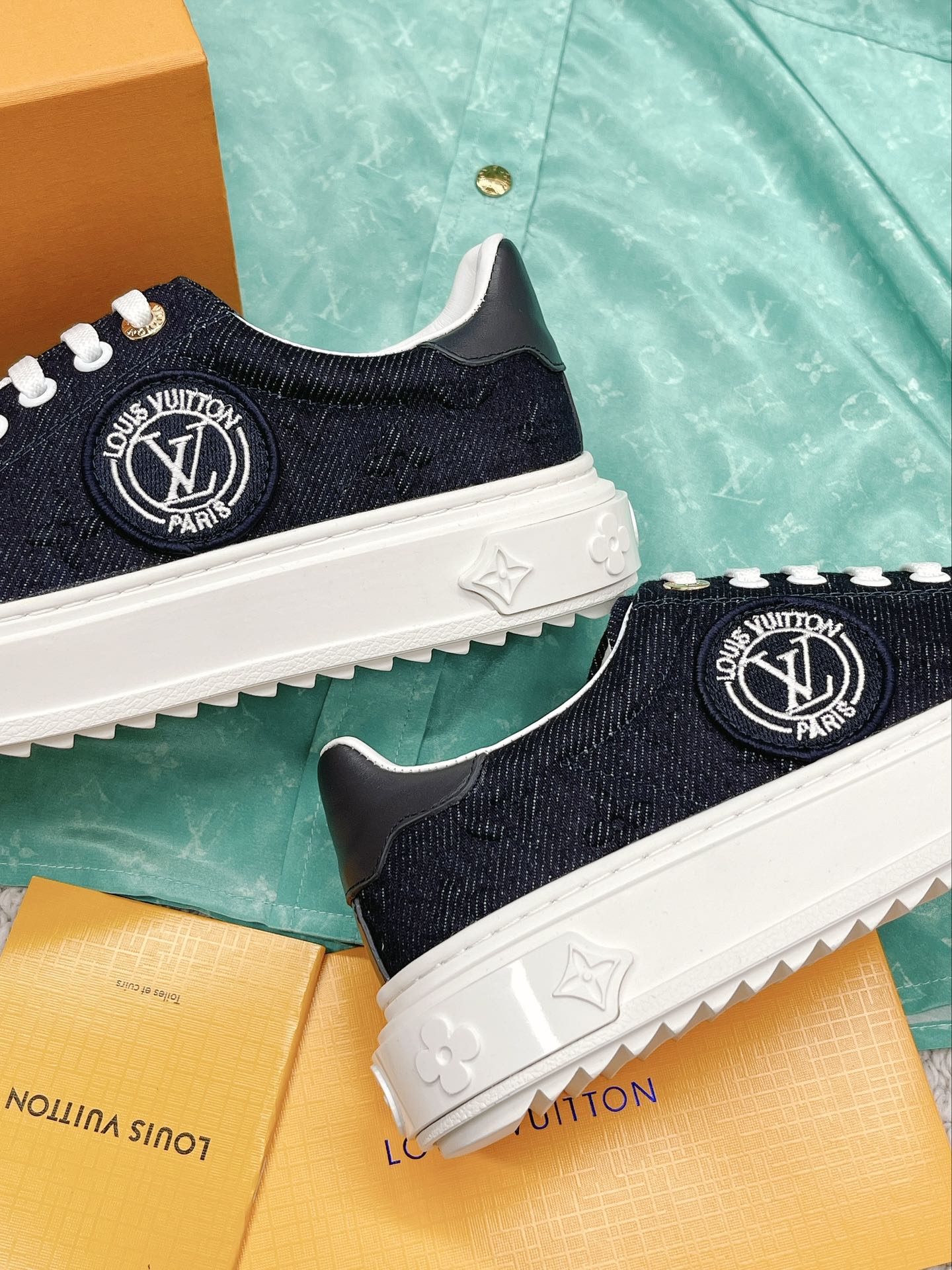 L0vis Vvtt0n Women’s Time Out Sneaker Blue For Women LV 1AADMG