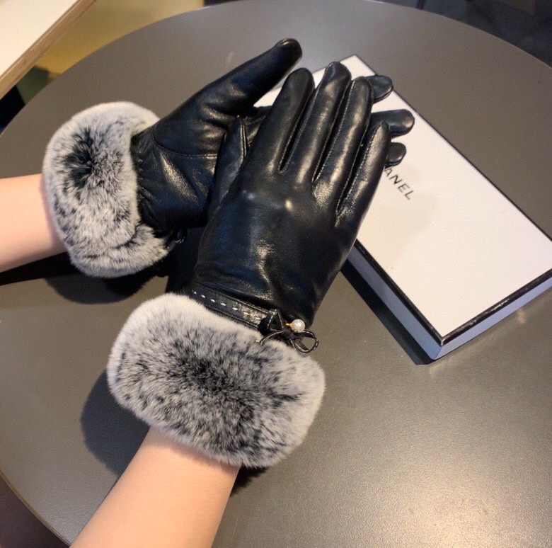 Ch**el Gloves In Black