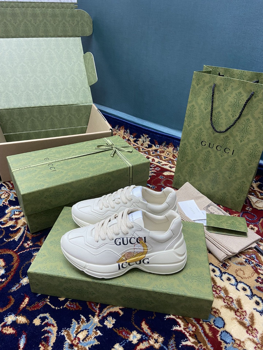 Gvc*1 Men’s Rhyton Sneakers With Bananya White Ivory For Men 659408-2SH00-9522a