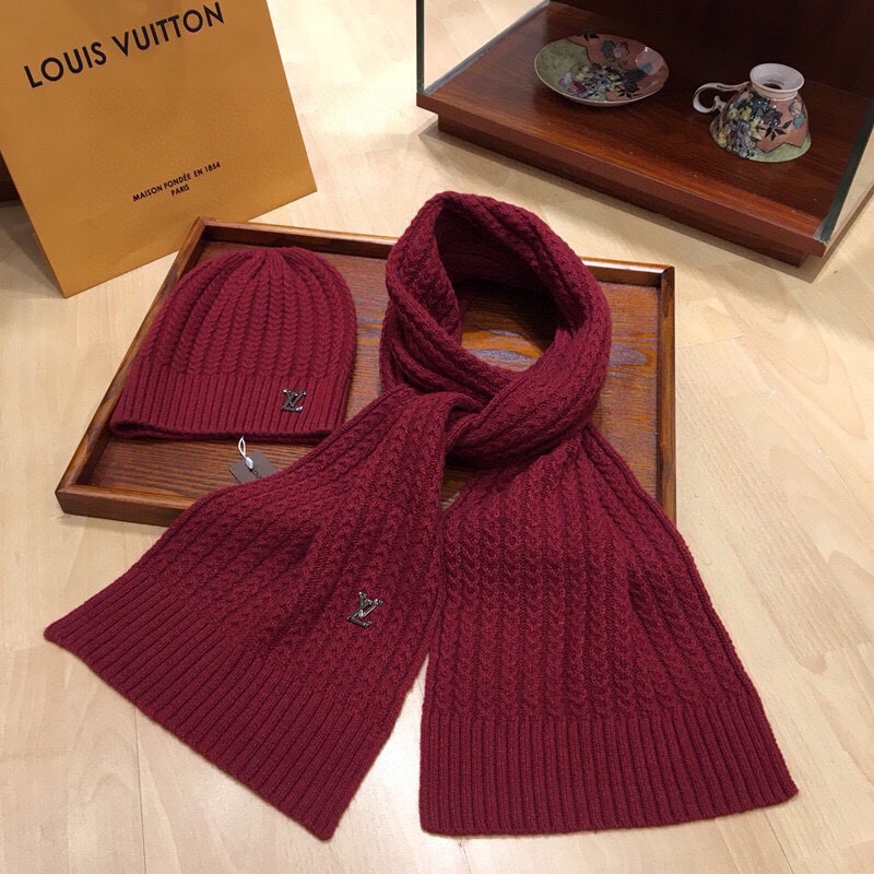 L0vis Vvtt0n Beanie & Scarf Set In Red