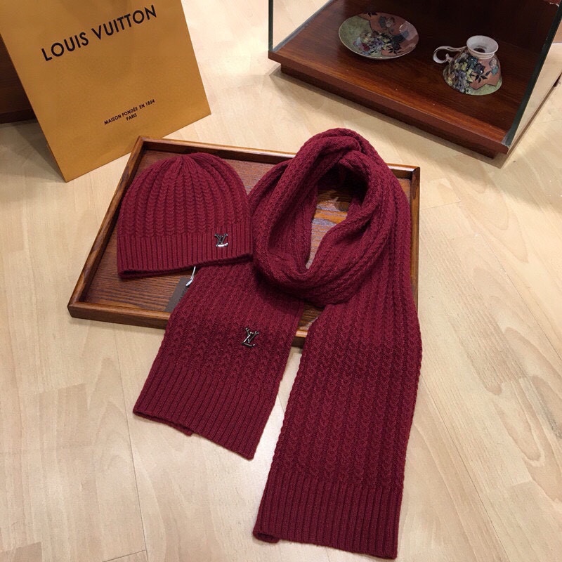 L0vis Vvtt0n Beanie & Scarf Set In Red