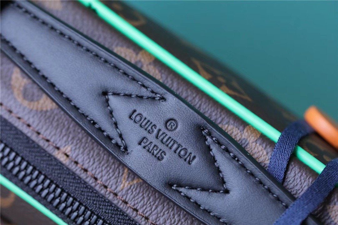 L0vis Vvtt0n S-Lock Messenger Monogram Macassar By Virgil Abloh’s  Minty Green For Men, Men’s Bags, Shoulder And Crossbody Bags 8.7in/22cm LV M46246