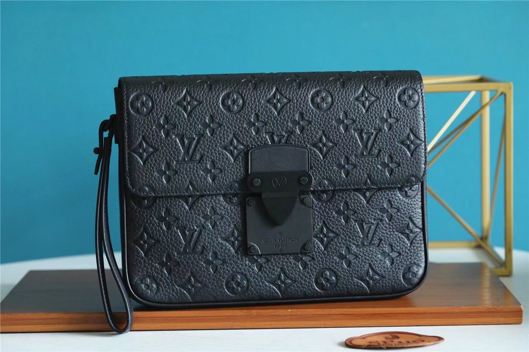 L0vis Vvtt0n S Lock A4 Pouch Taurillon Black For Men, Men’s Bags, Shoulder And Crossbody Bags 10.6in/27cm LV M80582