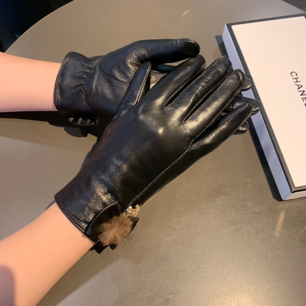 Ch**el Gloves In Black