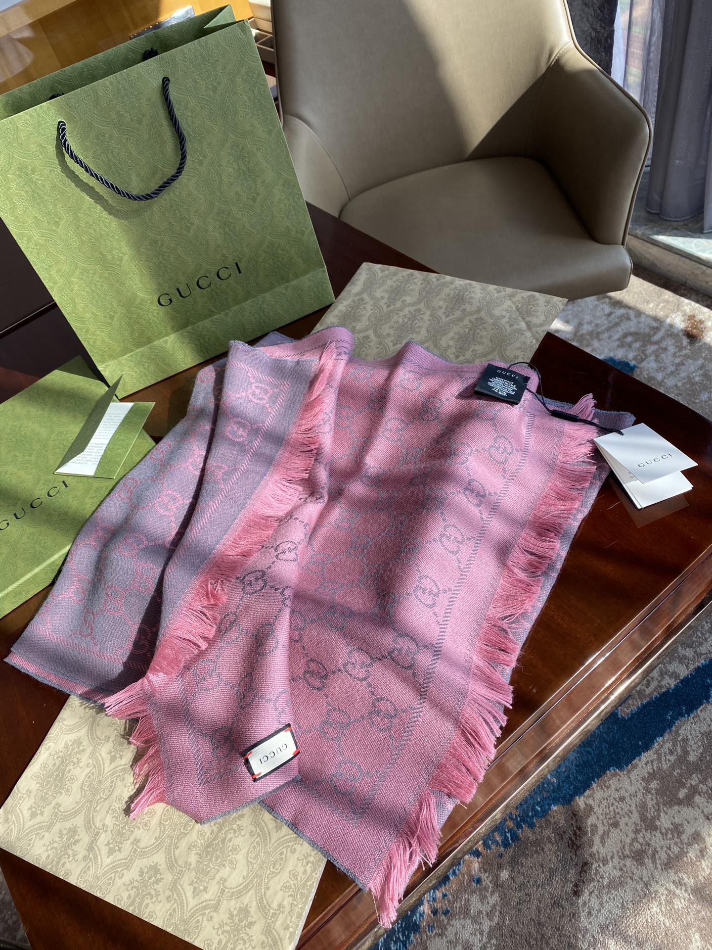 Gvc*1 GG Lamé Lacquard Stole Scarf Pink 71in/180cm