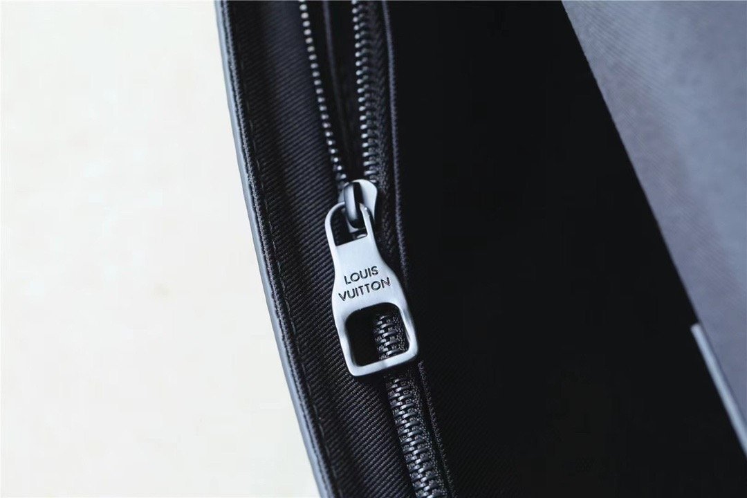 L0vis Vvtt0n S-Lock Briefcase Monogram Eclipse Black For Men, Men’s Bags, Shoulder And Crossbody Bags 14.6in/37cm LV