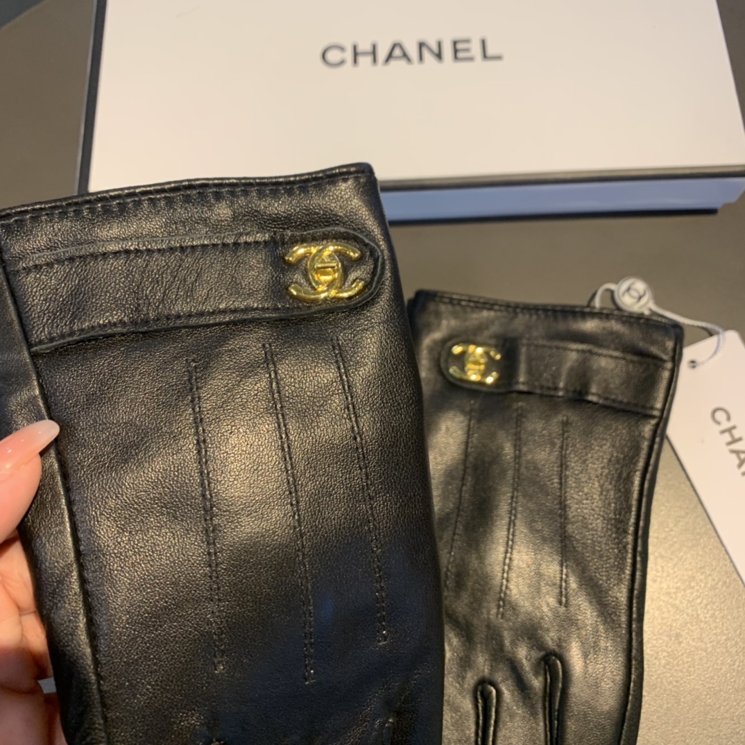 Ch**el Gloves In Black