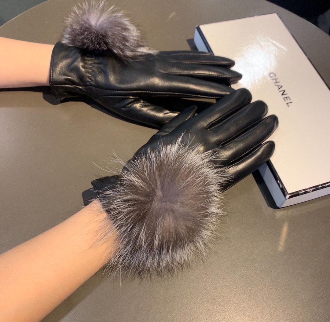 Ch**el Gloves In Black