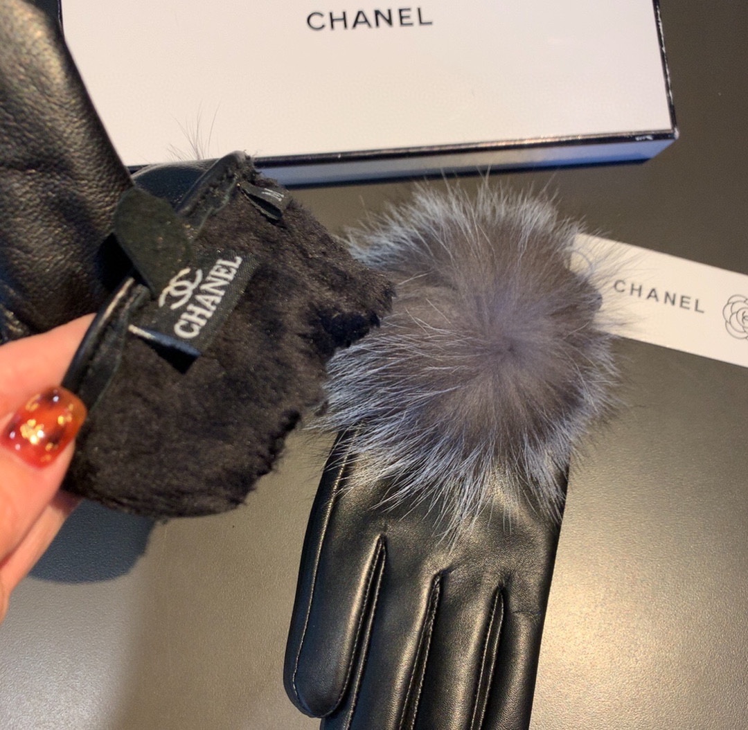 Ch**el Gloves In Black