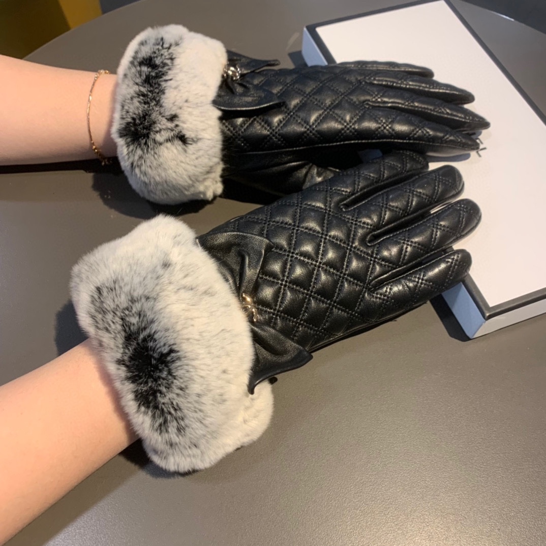 Ch**el Gloves In Black