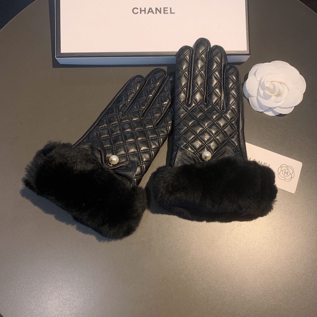 Ch**el Gloves In Black