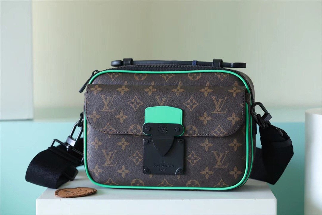 L0vis Vvtt0n S-Lock Messenger Monogram Macassar By Virgil Abloh’s  Minty Green For Men, Men’s Bags, Shoulder And Crossbody Bags 8.7in/22cm LV M46246
