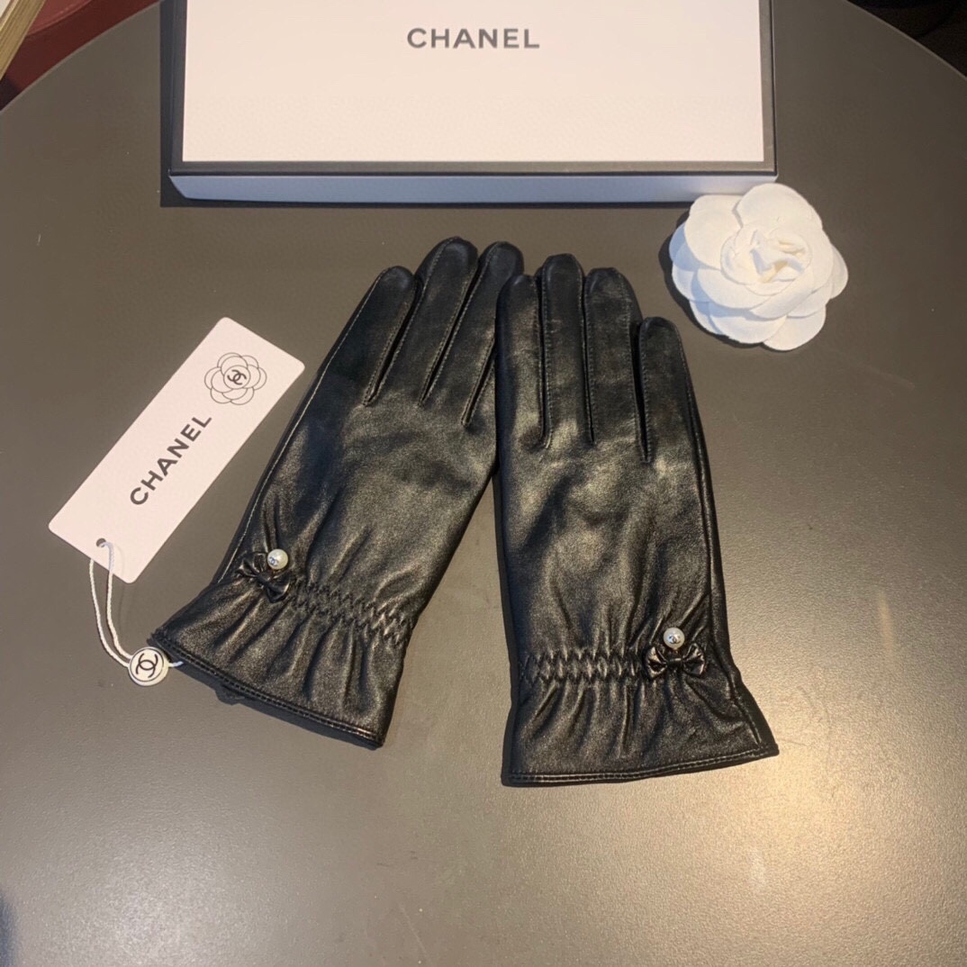 Ch**el Gloves In Black