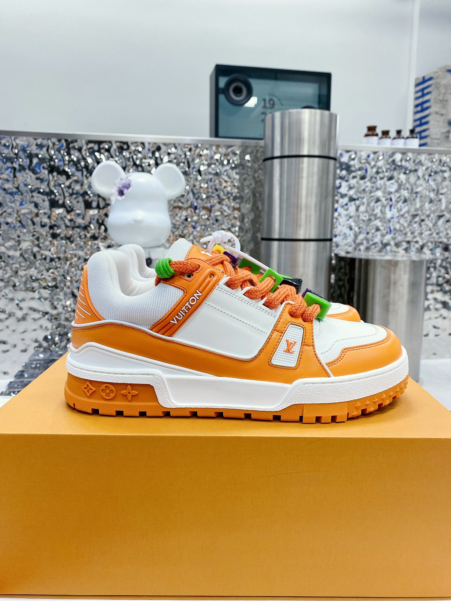 L0vis Vvtt0n LV Trainer Sneaker Orange For Men LV